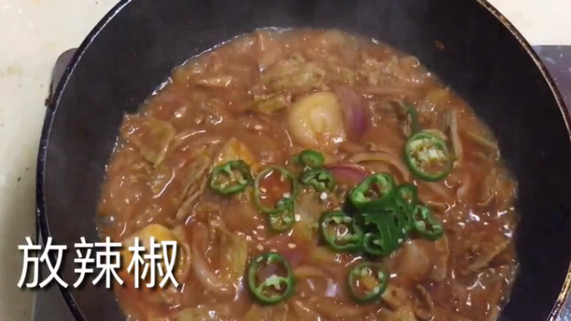 三时三餐:做一道硬菜-辣炒猪肉,看了超级想吃!