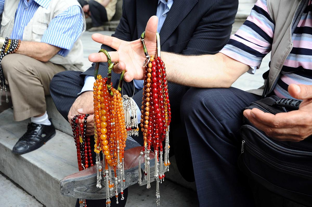 2011年6月12日,土耳其伊斯坦布尔,伊斯坦布尔寺庙附近随处可见非常多
