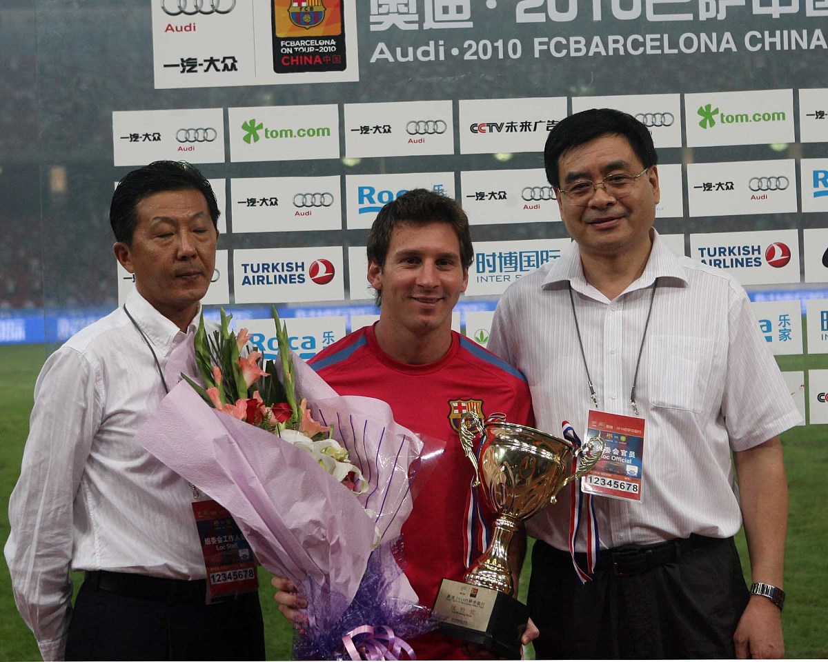 梅西再度中国行，剑指第八座金球奖，球迷沸腾！