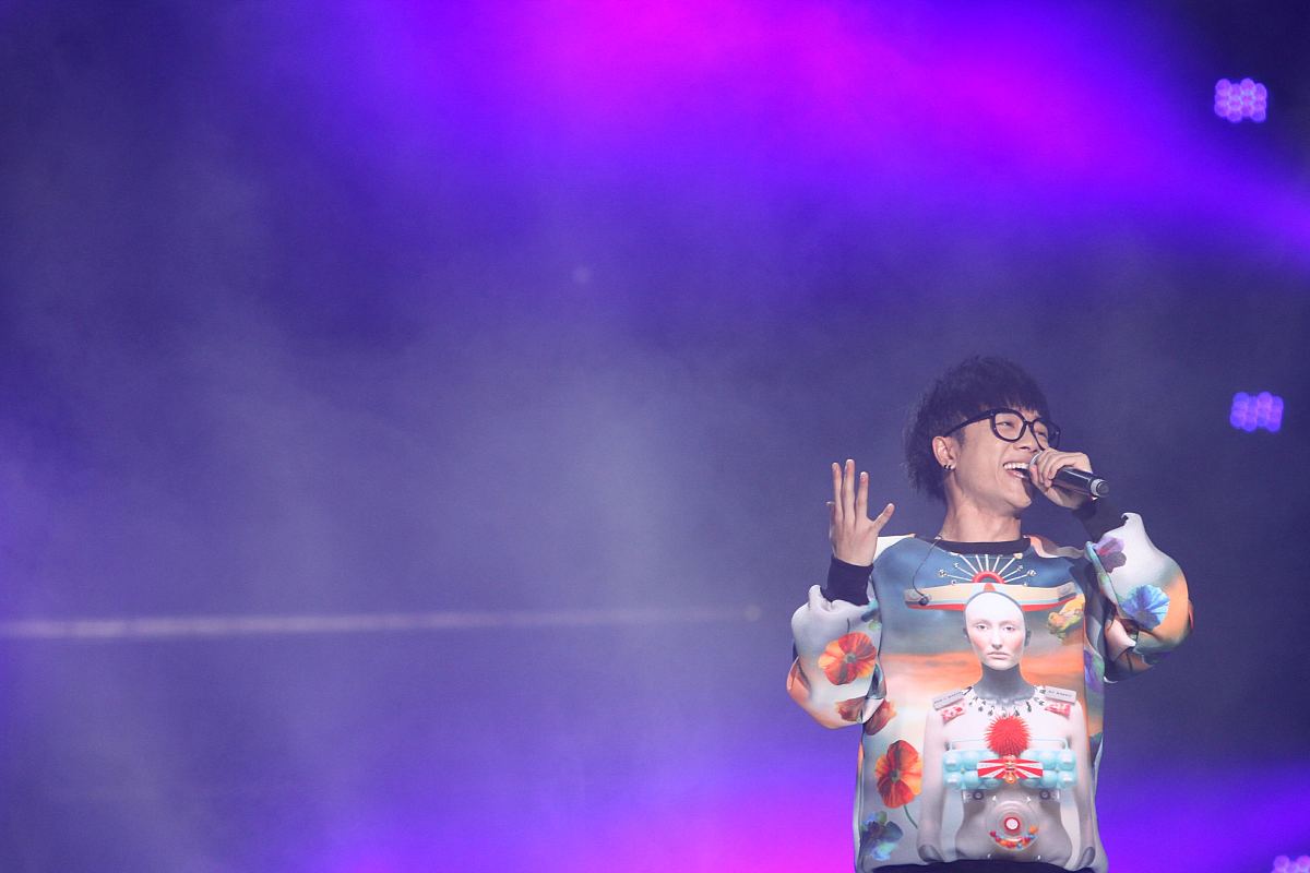 2013年10月26日,湖南宁乡,2013快乐男生赛后首场演唱会在湖南宁乡县百