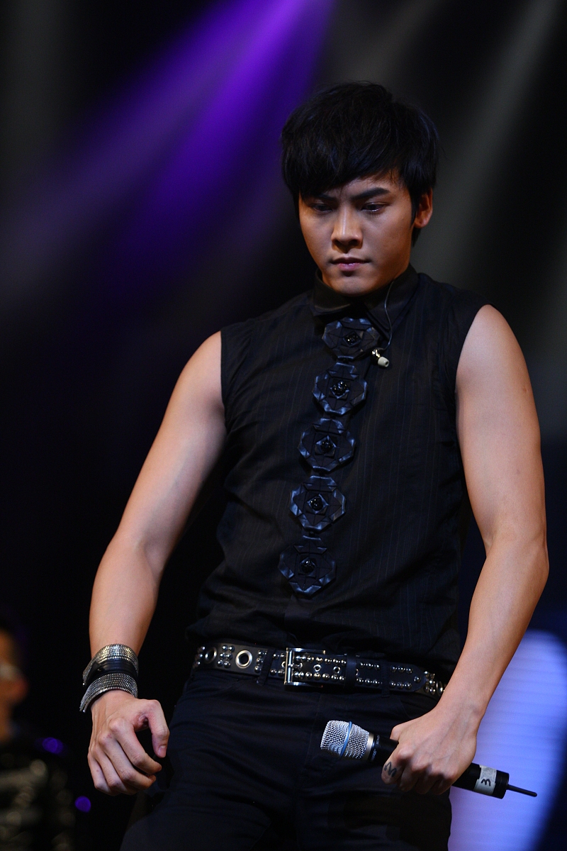 2011年5月7日晚,广东东莞玉兰大剧院,怀旧经典歌曲群星演唱会***_*** 