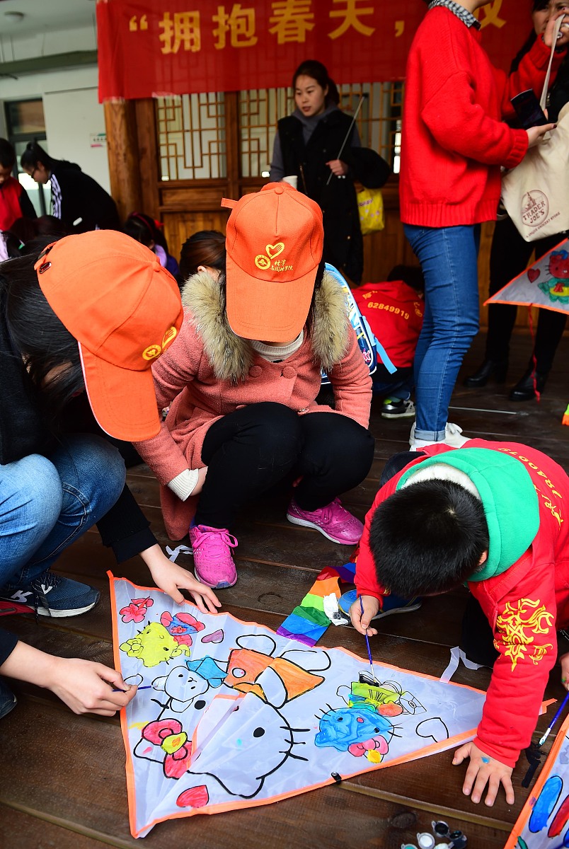 志愿者笔绘活动目的：传递快乐、促进交流、提升自我