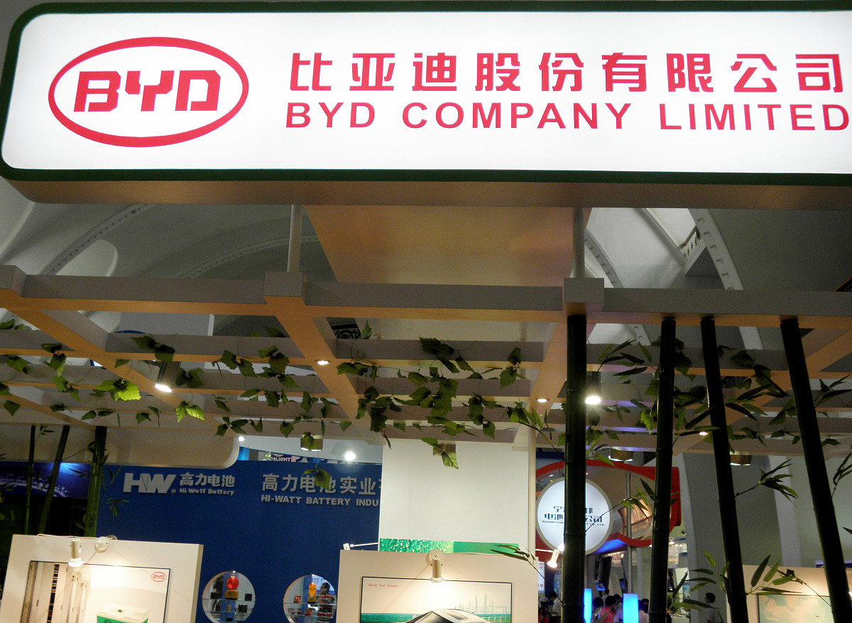 本科专业是西班牙语毕业后工作是新能源汽车的海外市场产品方向。目前的工作主要是对于国内版的产品配置表和产品手册基于海外版本的配置进行修改和翻译以及完成其他的流程。之前没有接触过汽车专业知识但是之前实习过一个多月有了初步认知。基于以上信息进行新员工月度总结第一个月在工作与学习上两方面进行总结以及个人适应与感受。最后对公司和部门提出建议