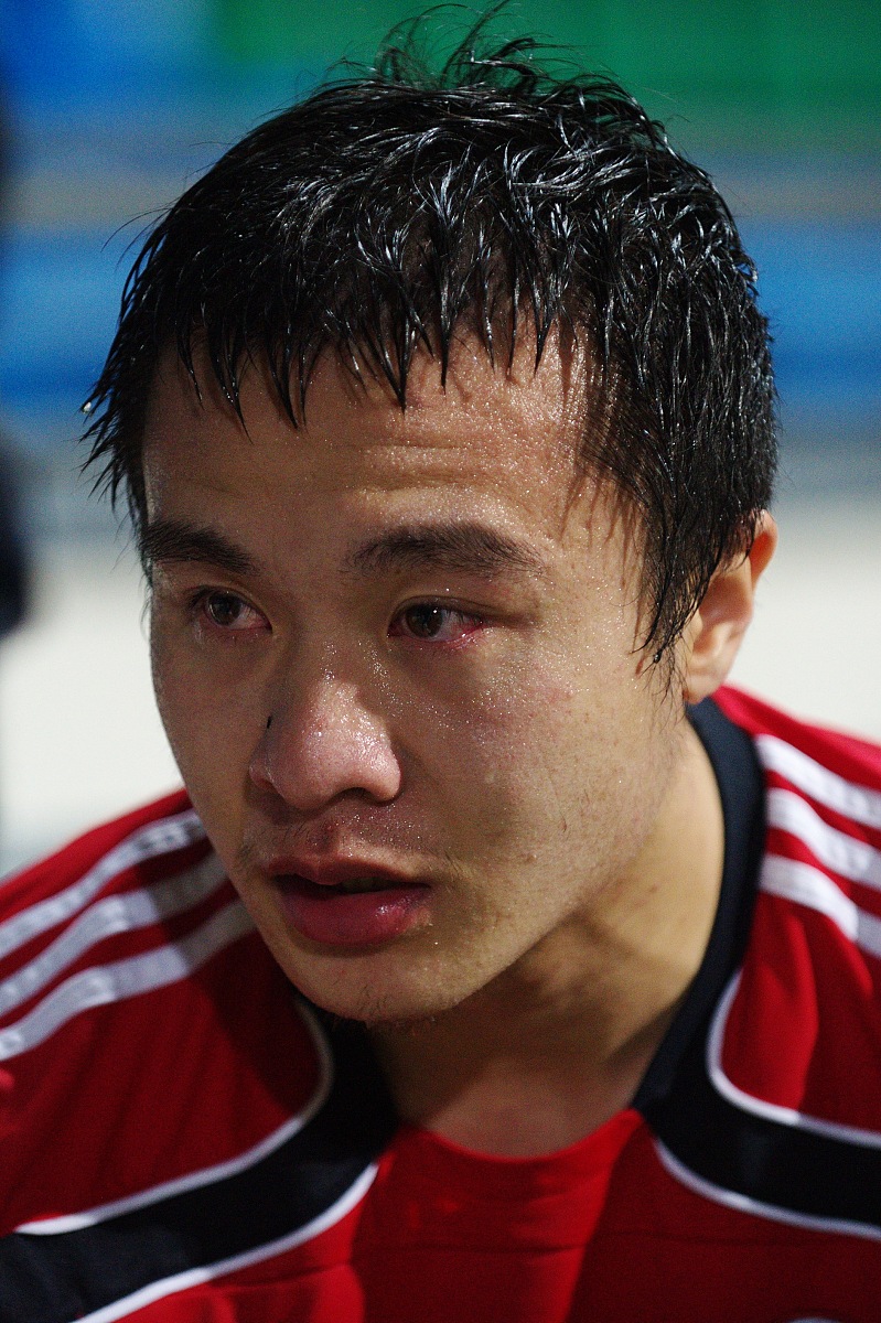 2011年11月13日,新加坡,2014世界杯预选赛前瞻,中国队冒雨训练.***_**