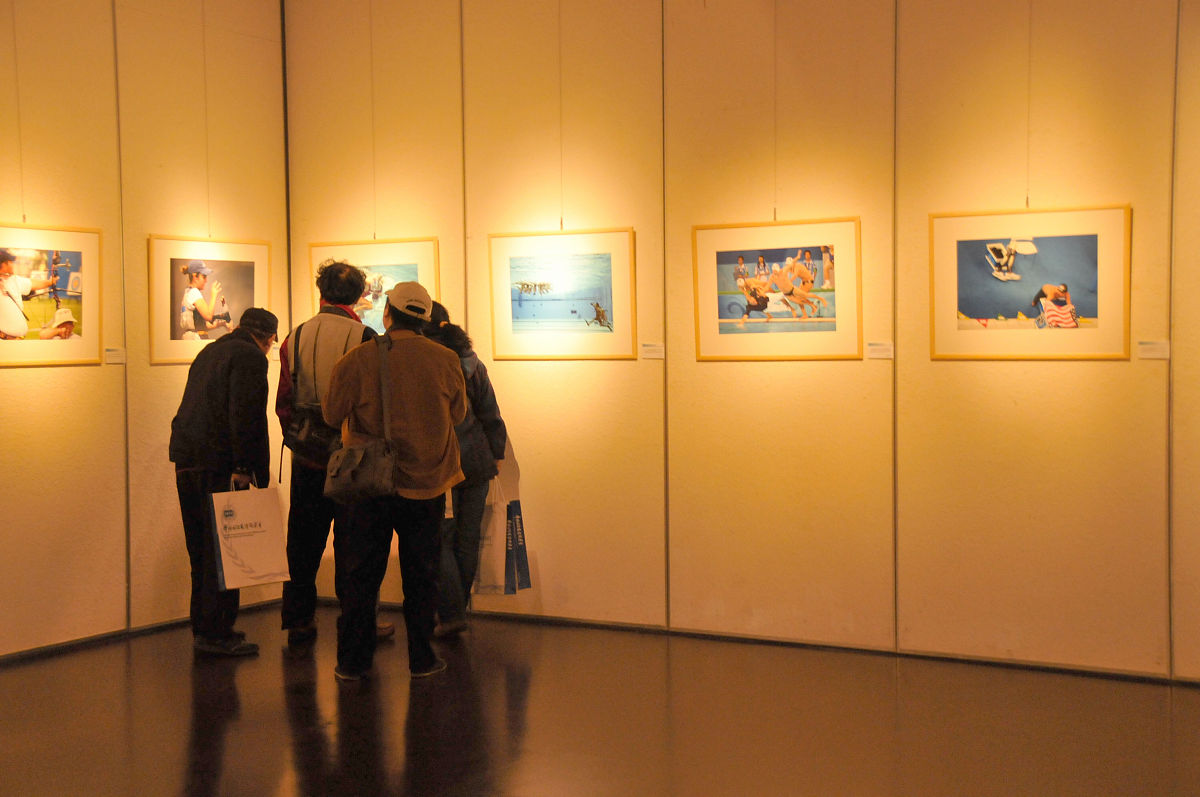 非常感谢专家三提供的建议。我们认同选择性调控这一表达能够更加准确地强调我们论文的重点。我们已经对相关部分进行了修改。