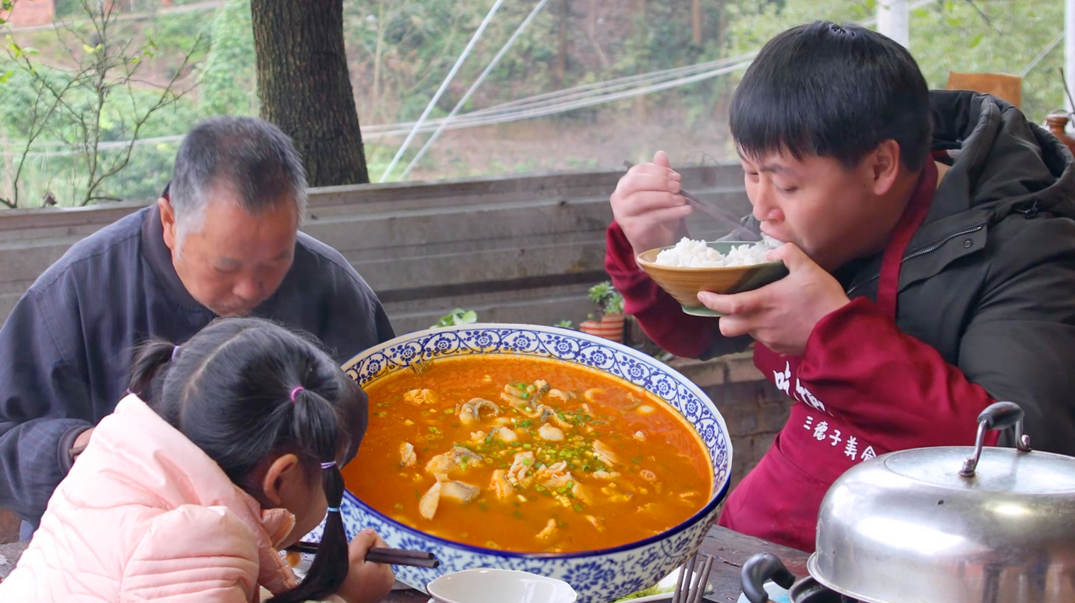 答应大家的番茄鱼,三德子买3斤黑鱼做1大盆,比酸菜鱼还好吃