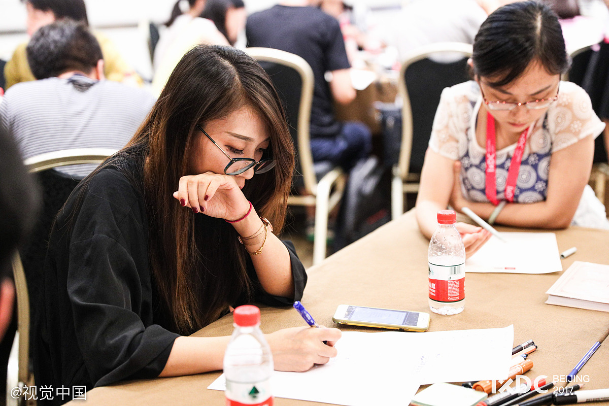 帮我做一份从4月开始的中央财经大学的社会工作专业考研的复习时间安排表？