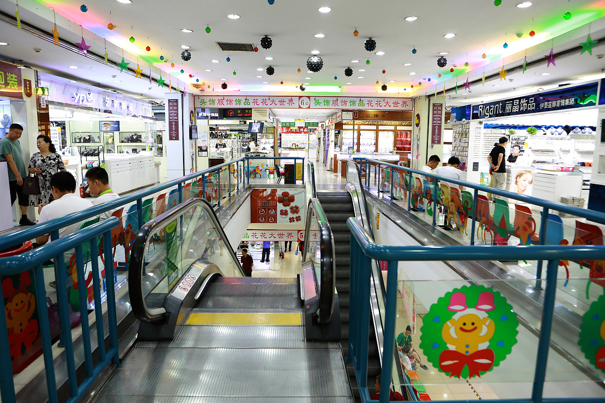 ***_***2017年6月19日,北京阜外大街的天意小商品批发市场.