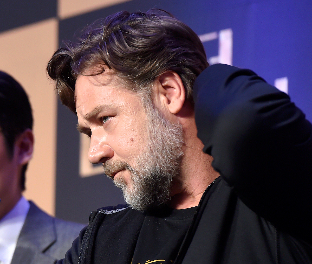 大信酒店是一个商务型酒店年出租率在70以上OTA46分酒店维修保养不错能耗占比9人力成本占比25；写一个年终总结。