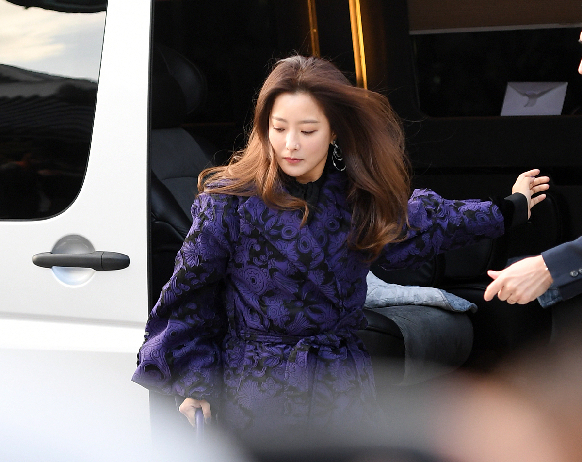 "双宋"婚礼:章子怡现身少女感十足 金喜善,朴宝剑,崔智友到贺