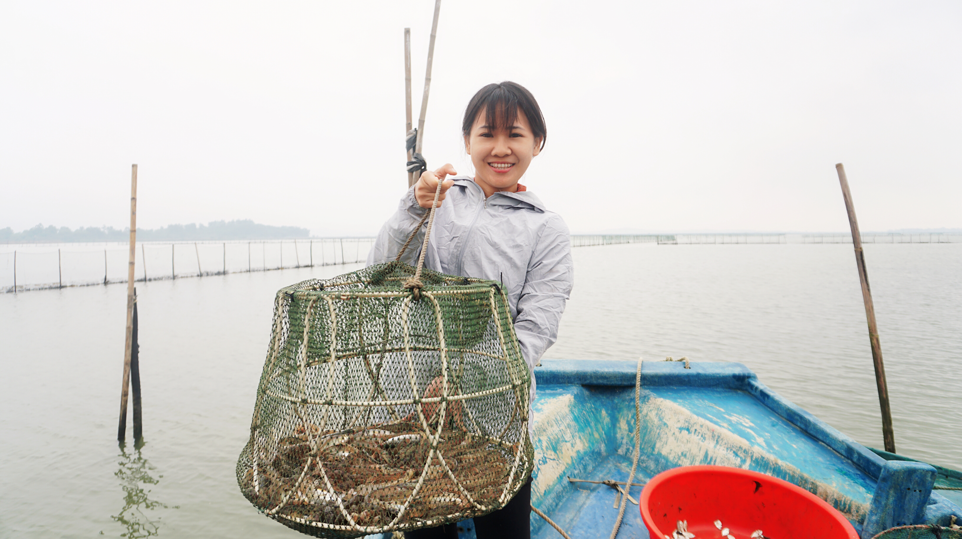 阿渔妹一口气起了80条地笼,收获十几种野生海鲜,还有一条猛货