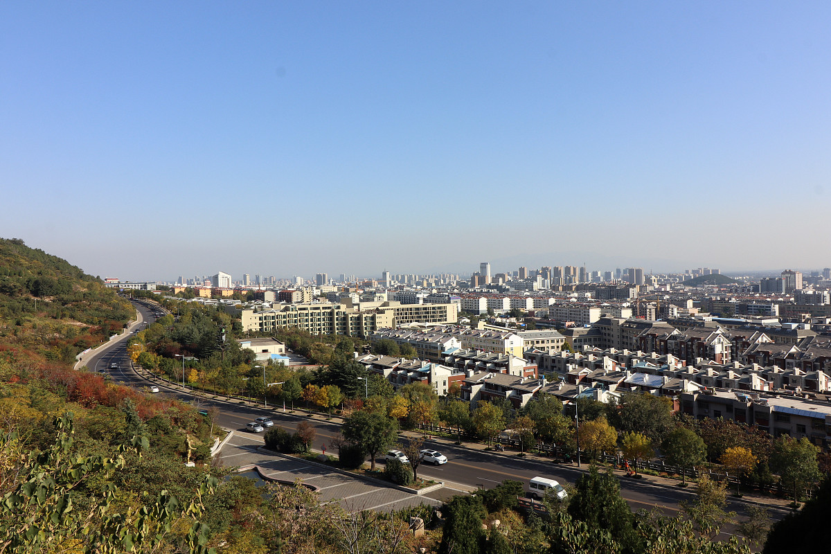 ***_***2018年10月19日,山东泰安. 重阳过后,树叶已经开始变换颜色,天
