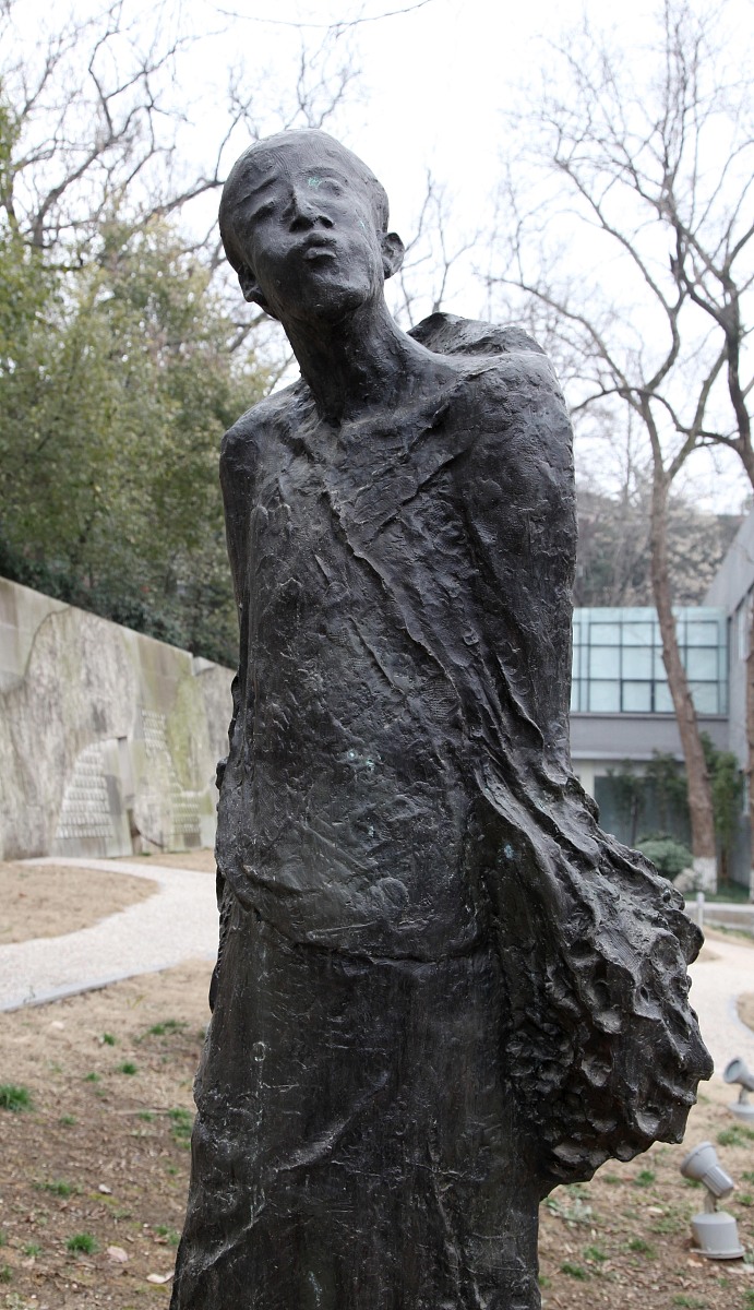 王充与“天人相分”：汉代哲学家对人与自然关系的思考