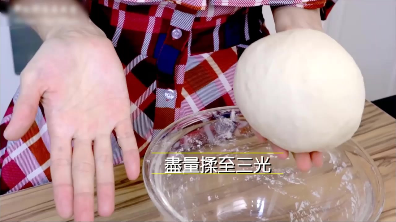 夏日美食:松软大馒头,和面时加入一物,蒸出馒头光滑松软有嚼劲