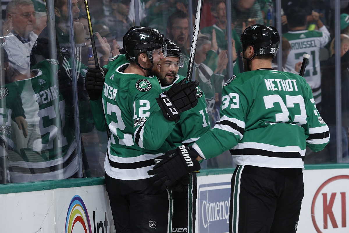 Devin英文名寓意：勇敢、诚实、优雅、有天赋 - 名字含义解析