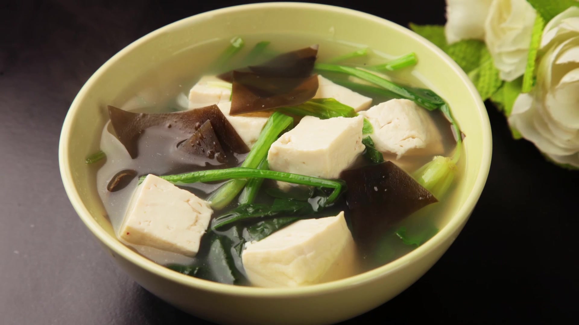 用菠菜来烧豆腐汤,味道一级棒!