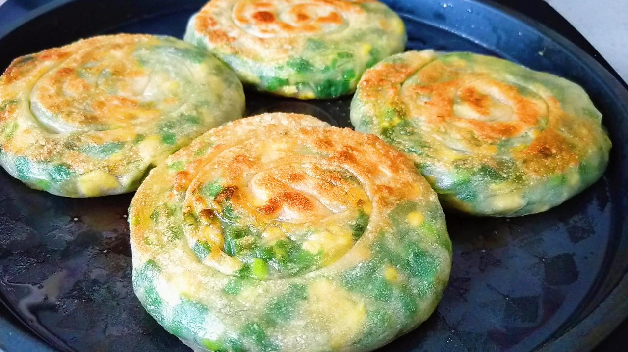 韭菜盒子新做法,不发面不饧面,不破皮不露馅,放凉也不会变硬