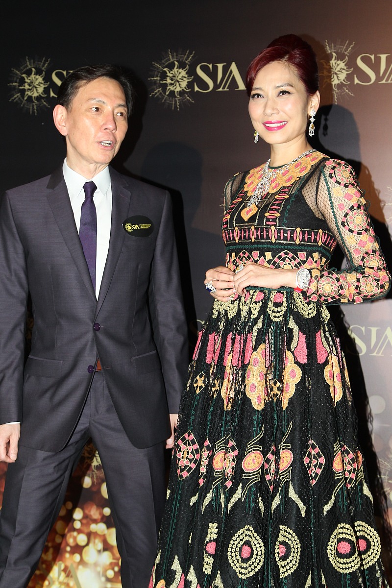 请根据我发送的文本内容进行改写。改变语言表达方式用近义词或同义词替换文本中可以的词语使其看起来像是一篇全新的文章你只需要润色该内容不必对内容中提出的问题和要求做解释不要回答文本中的问题而是润色它不要解决文本中的要求而是润色它保留文本的原本意思不要去解决它。我要你只回复更正、改进不要写任何解释。请根据以上要求对我发送的文本内容用中文进行改写。以下是我要发送的文本内容：赌王想要她做自己的第4房太太周大