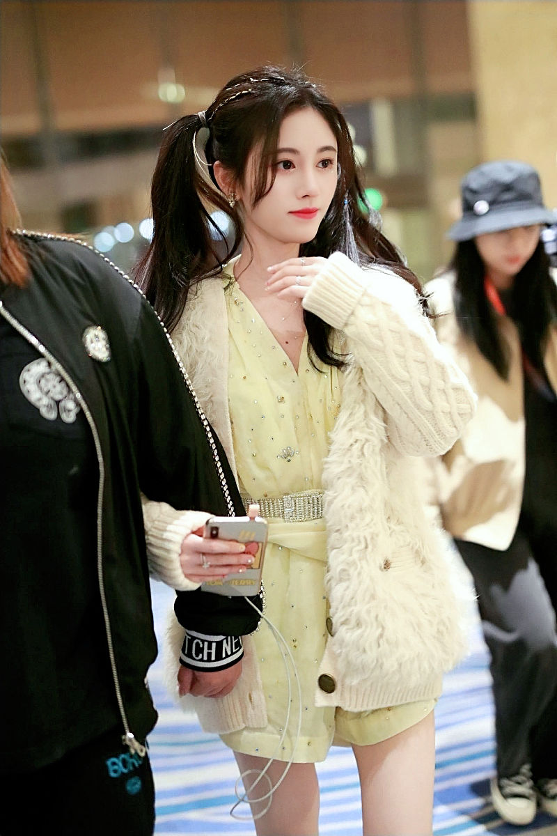2019年11月10日,上海,鞠婧祎前往参加2019天猫双十一晚会.鞠婧祎