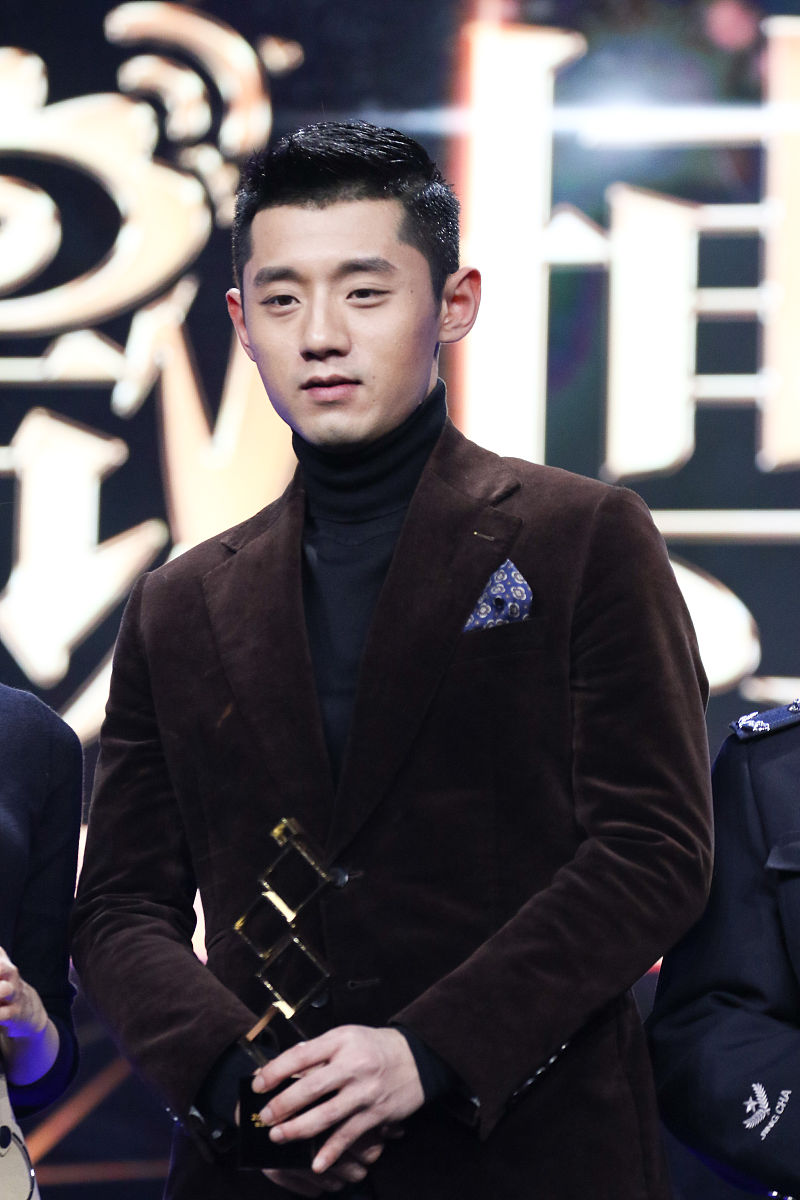 根据下面内容洗稿重新写一篇全新文章近日网上流传着一条关于张继科欠赌债卖私密照还债的消息。然而早在3月30日晚张继科工作室就已经发布声明称这些都是毫无事实依据的诋毁言论是对张继科先生品行及私生活的诽谤。声明中还表示张继科无任何债务纠纷更不存在损害他人隐私以求自保之情况谣传内容纯属捏造。目前已委托律师取证将对重点侵权用户提起诉讼。然而微博用户李微敖仍旧在3月31日发布了多条微博声称自己从几年前看到并掌