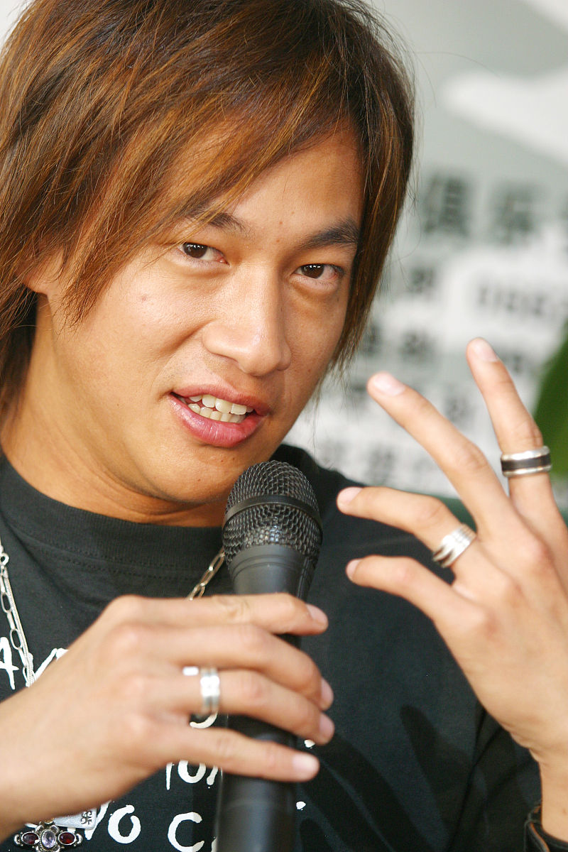 2005年4月5日,何润东到杭州宣传电视剧《风云2》.+++_+++何润东,风云2