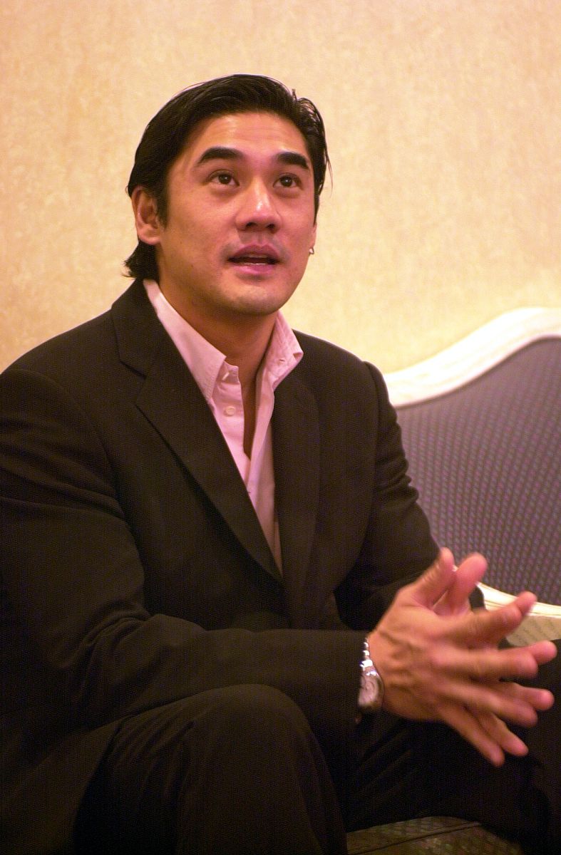 2005年10月16日晚,吴大维在长沙出席某美容机构庆典.+++_+++吴大维