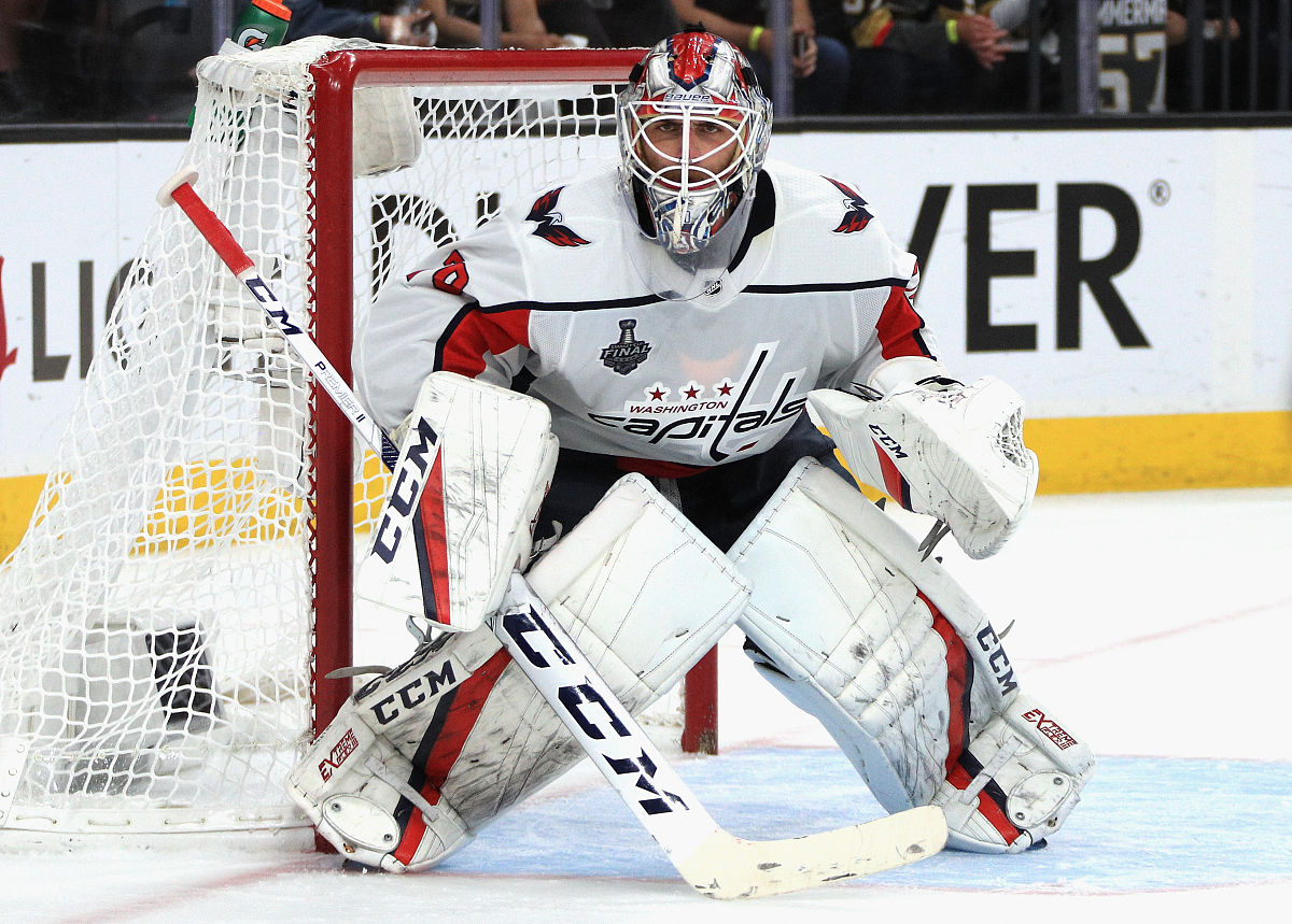 2、A、系统观察B交谈护理D记录3、跌倒、坠床等意外事件的处置预案与工作流程		A、患者不慎坠床跌倒护士应立即奔赴现场并迅速通知医生查看。B、医生到场前对患者进行初步判断如测量血压、心率、呼吸观察意识等。C、医生到场后向医生提供患者信息协助医生检查患者全身状况和局部受伤情况。 D、视病情协助医生进行分级处理4、疼痛评估工具有哪些A、Braden 评分量表 B、语言评分法C、视觉模拟评分法 D、数字