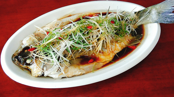 清蒸鲈鱼的做法行走在多种淡水鱼海鱼之中 制作方法就这么简单