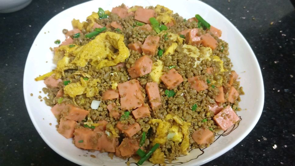 炒苦荞饭的家常做法,营养丰富,清香可口,吃了一碗还想吃