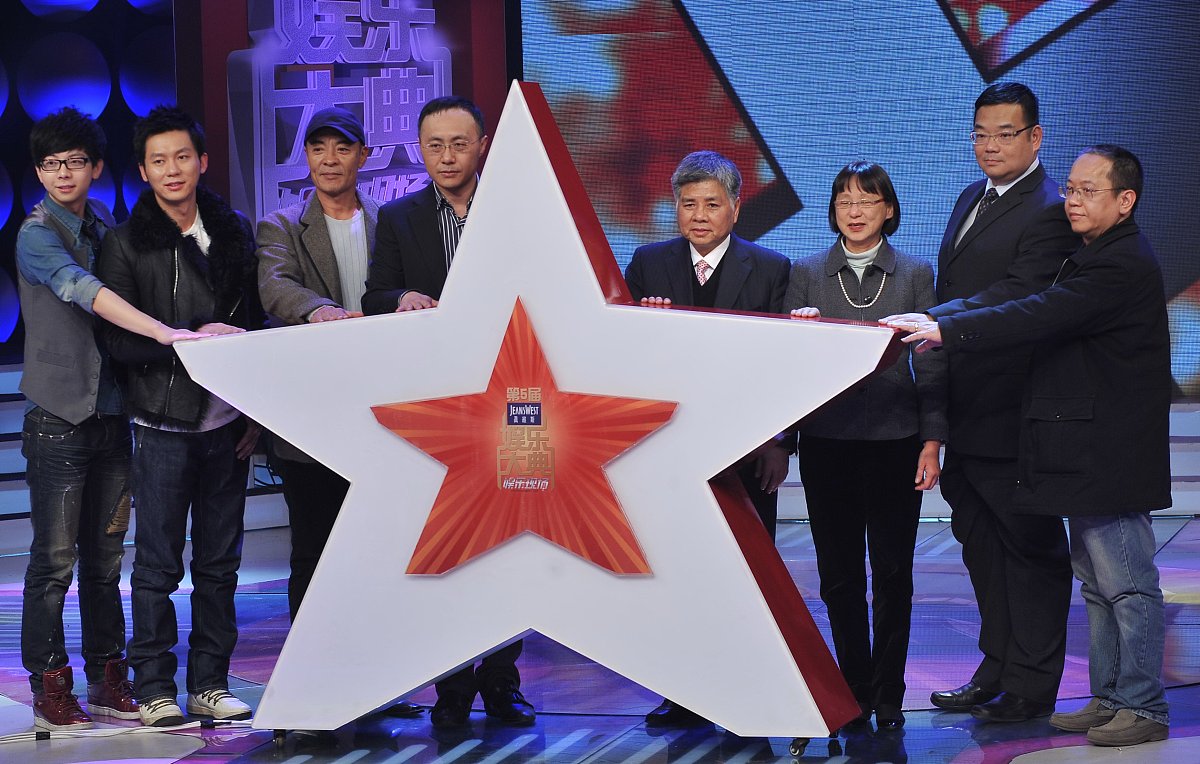 2011年3月7日,北京,2011第五届娱乐大典启动仪式举行.***_***刘威  李
