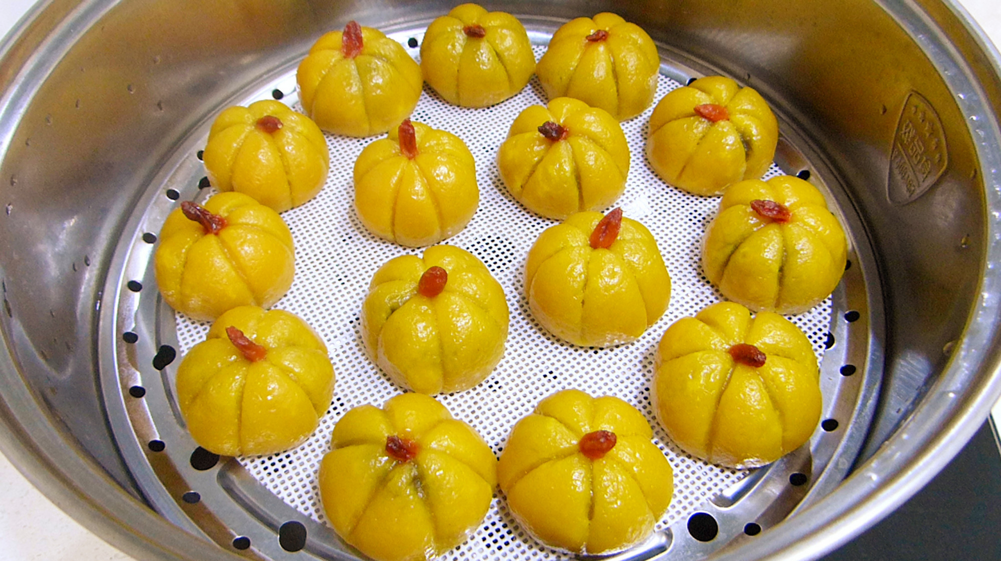 教你做好吃的南瓜饼,不用油不用水,香甜软糯又营养,孩子的最爱