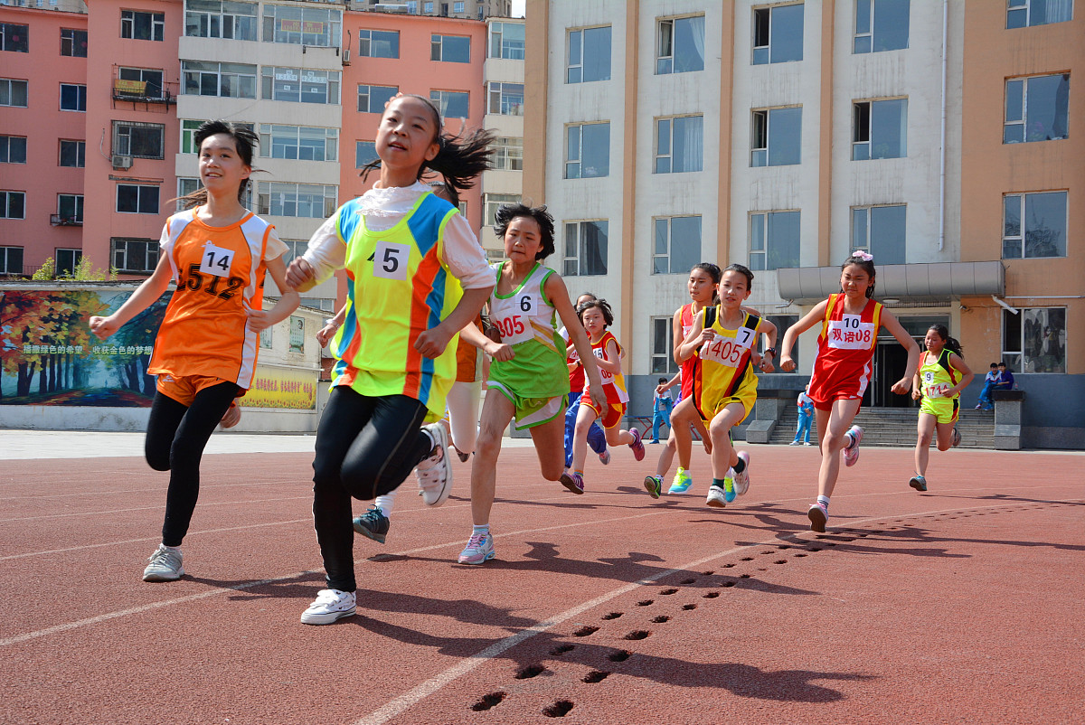 项目描述：2020年受疫情影响驱使公司营销方式开始重点转移至线上加上直播成为全年营销的一个风口公司在直播项目上投入了大量的人力、物力和财力。个人职责： 负责撰写直播营销推广计划书 成为业务与研发的沟通枢纽 推进直播推广项目顺利进行。 如今已完成约70场海内外直播 吸引了众多客户观看 促成了最高12万美金订单。像这种格式写一段：基于mediapipe的击剑动作识别