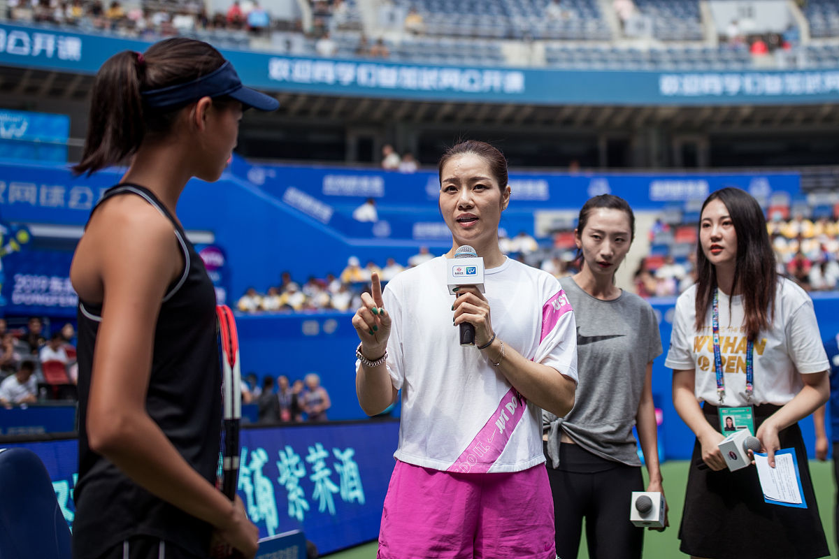 李娜：从网球冠军到商业传奇，她与丈夫姜山的故事