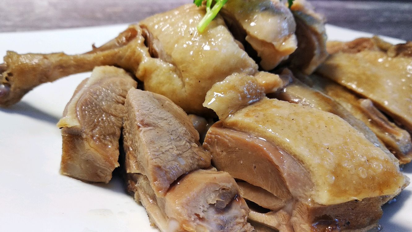喜欢吃盐水鸭的要试试这种做法,皮脆肉嫩,咸香适合,做法简单