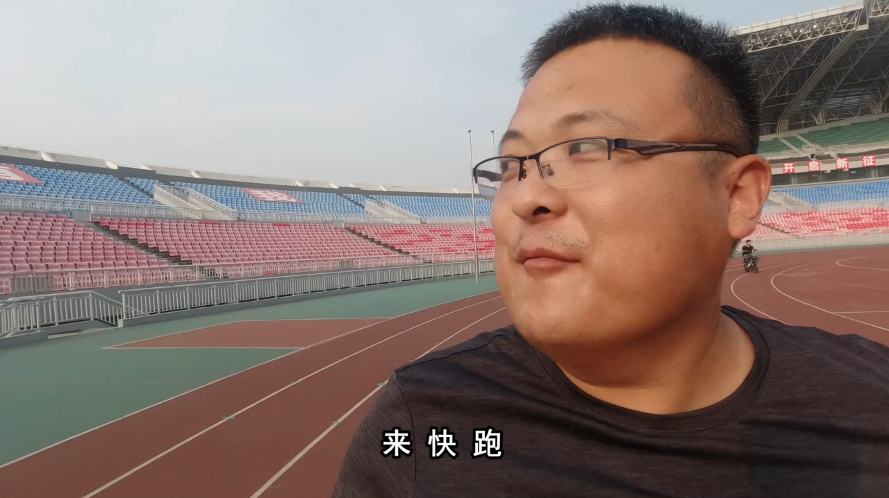 一家三口逛大学,食堂饭菜好吃不贵,连吃带喝不到七十元,吃撑了