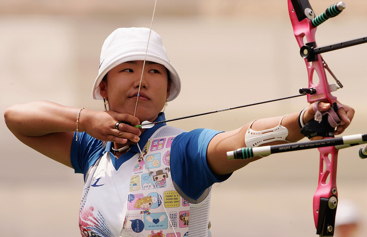 athens - august 15:  jin sung lee of korea competes during the w