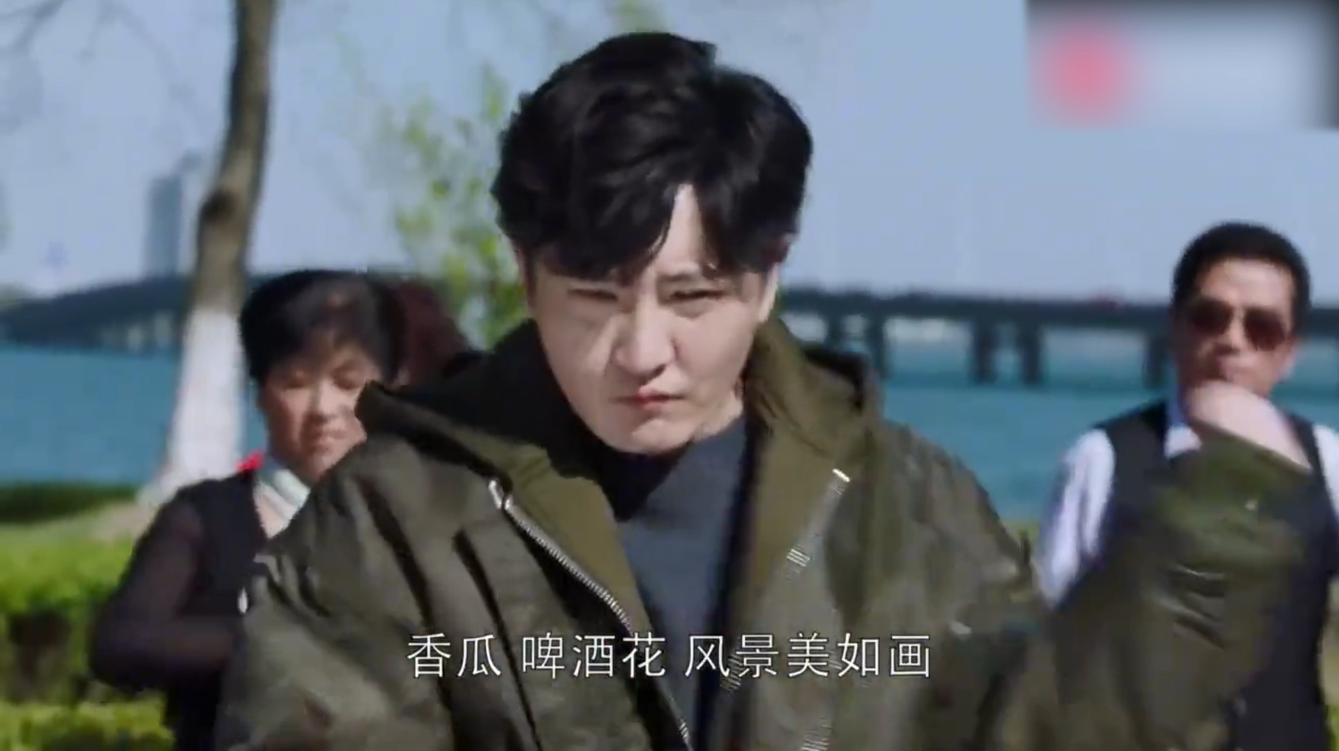 郭京飞跳广场舞神曲《咖喱咖喱》,旁边的苏大强都看懵了