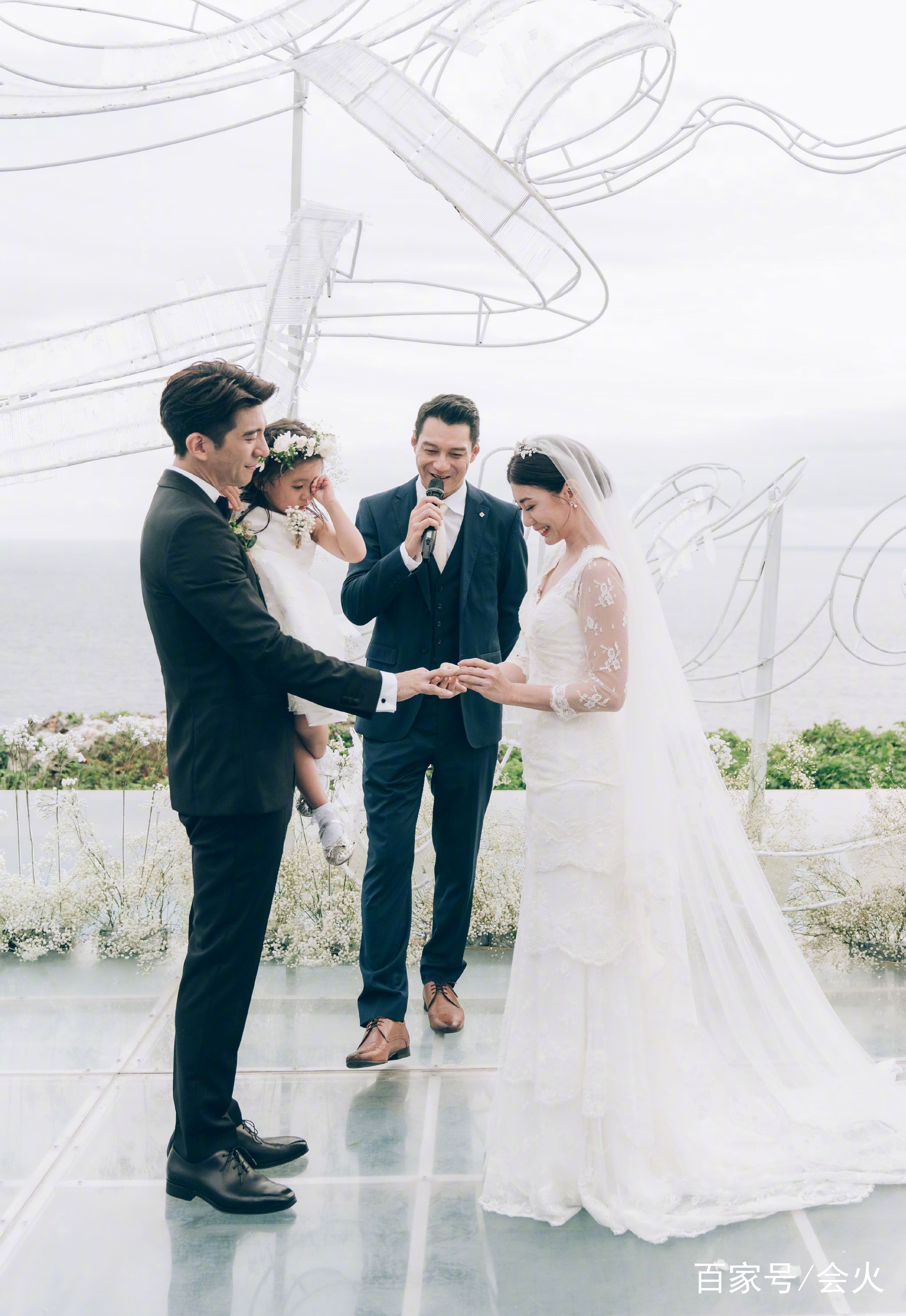 修杰楷婚礼高清图曝光,贾静雯面部皱纹明显,十级美颜也难弥补?