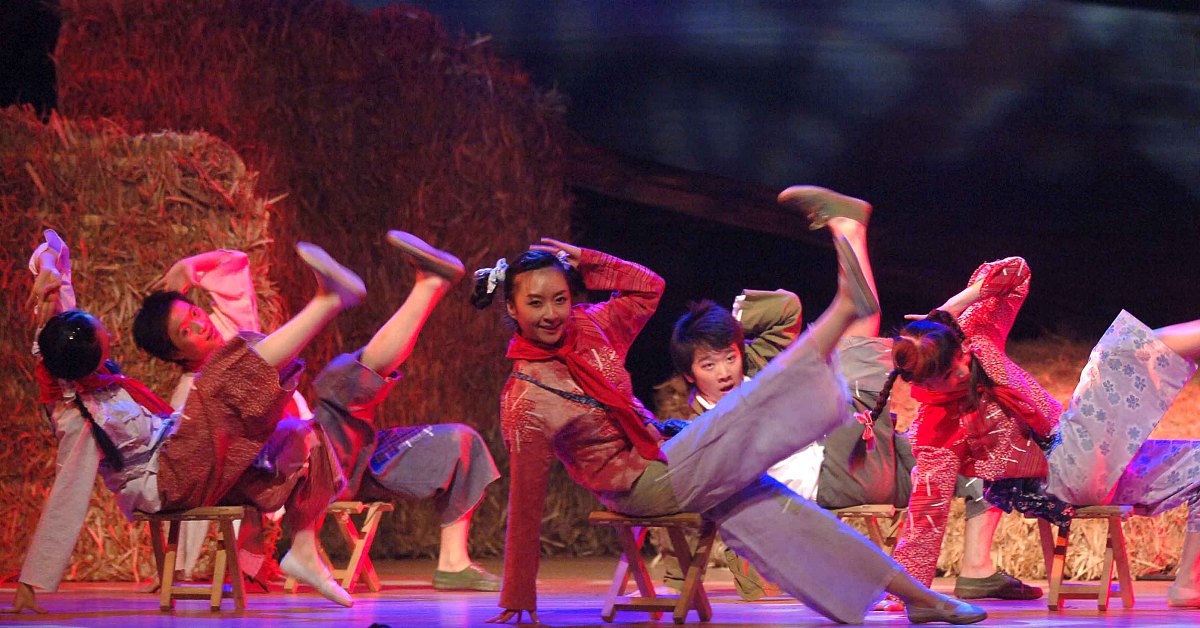 2007年4月7日,根据曹文轩同名小说改编的情景音乐剧《草房子》在北京