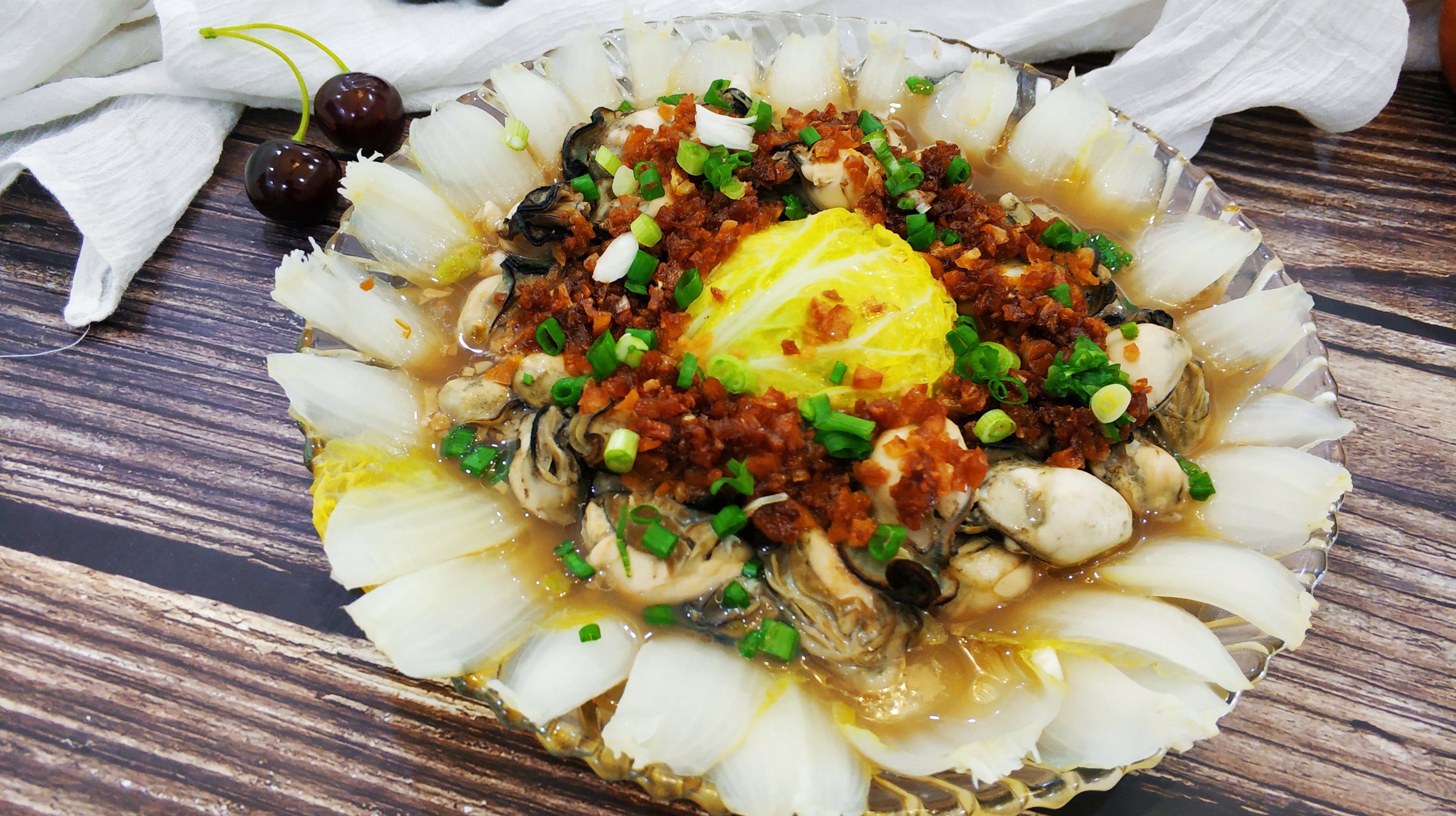 蒜蓉娃娃菜每次去饭店必点的菜,稍微改造一下更好吃了,超级鲜美