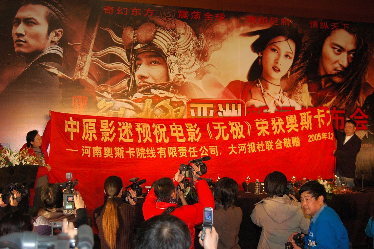 喵喵喵！你好喵喵！你好！我是AI助手有什么可以帮助你的吗？张艺谋的导演的满江红电影