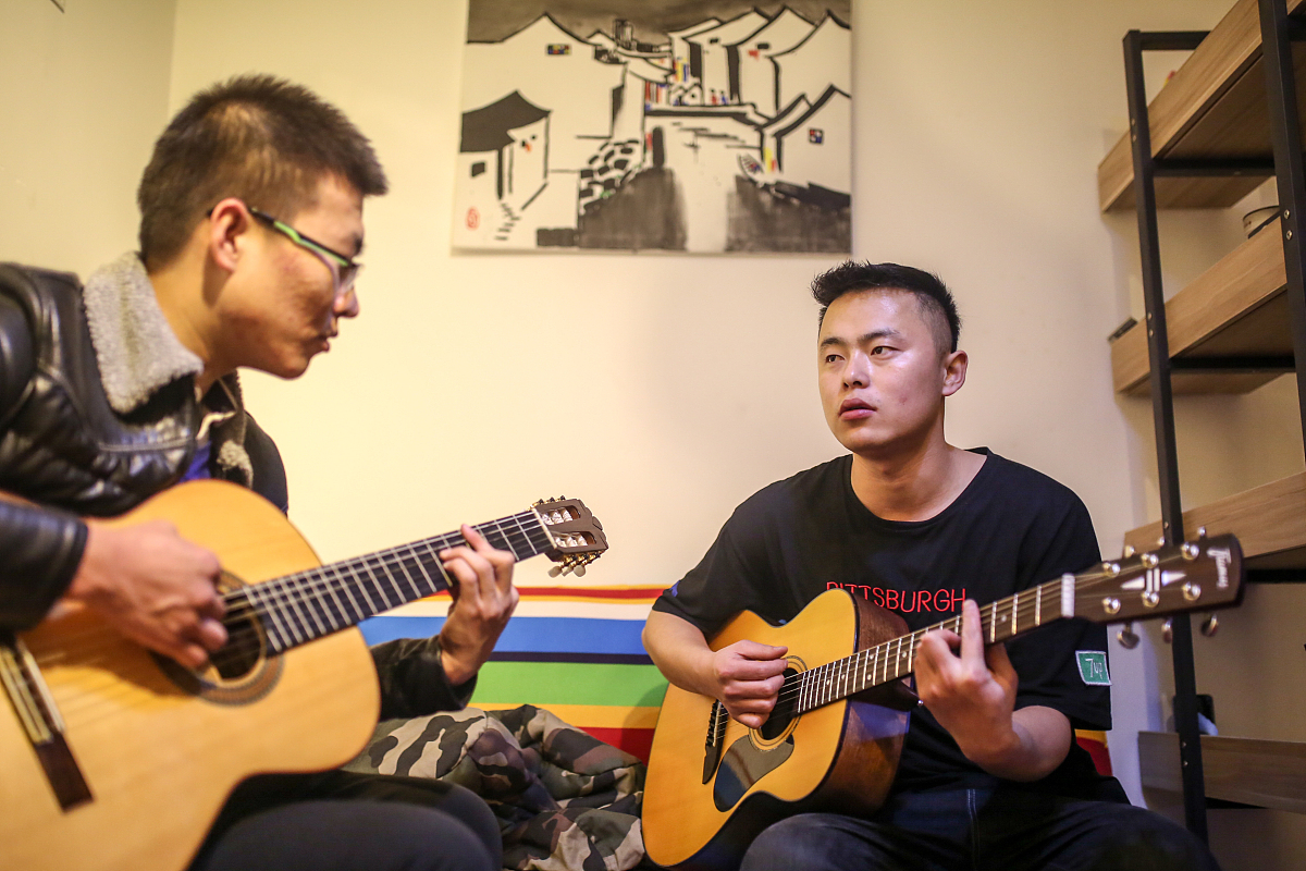 致谢：感谢所有帮助我完成论文的人