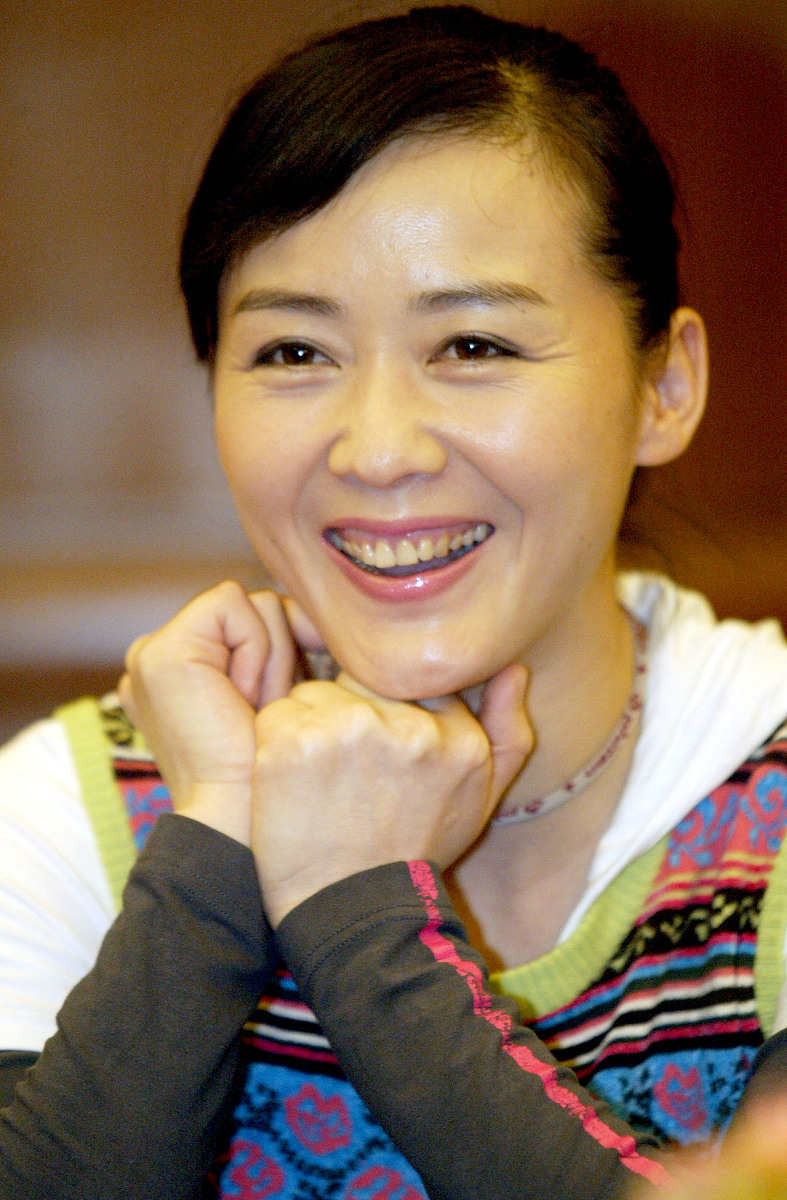 2006年9月10日,三十集电视剧《玫瑰绽放的年代》在沈阳宣传.李琳+++_+
