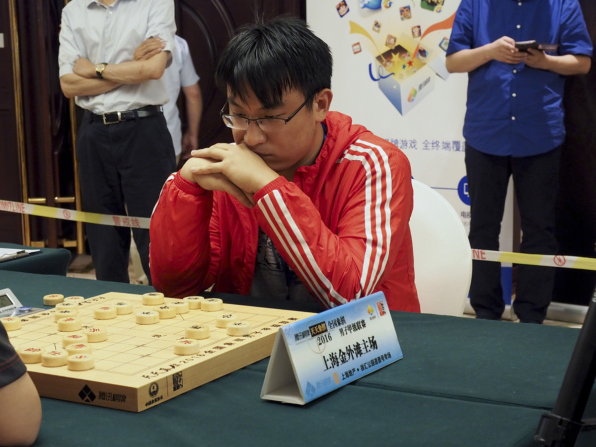 公司第三届趣味暨竞技运动会之——象棋比赛以此为题写一篇新闻稿