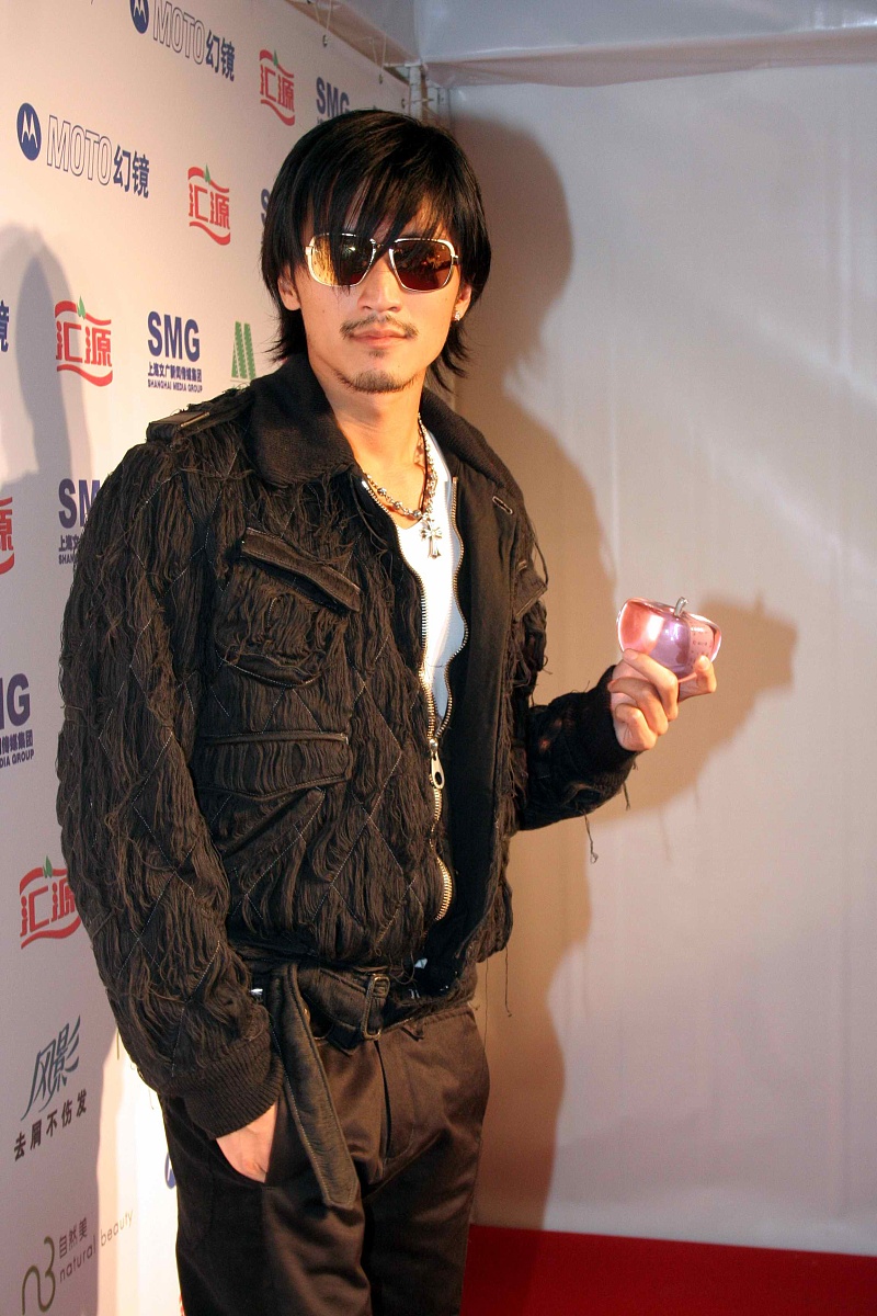 2006年12月1日,上海,2006超级盛典颁奖后台.谢霆锋+++_+++