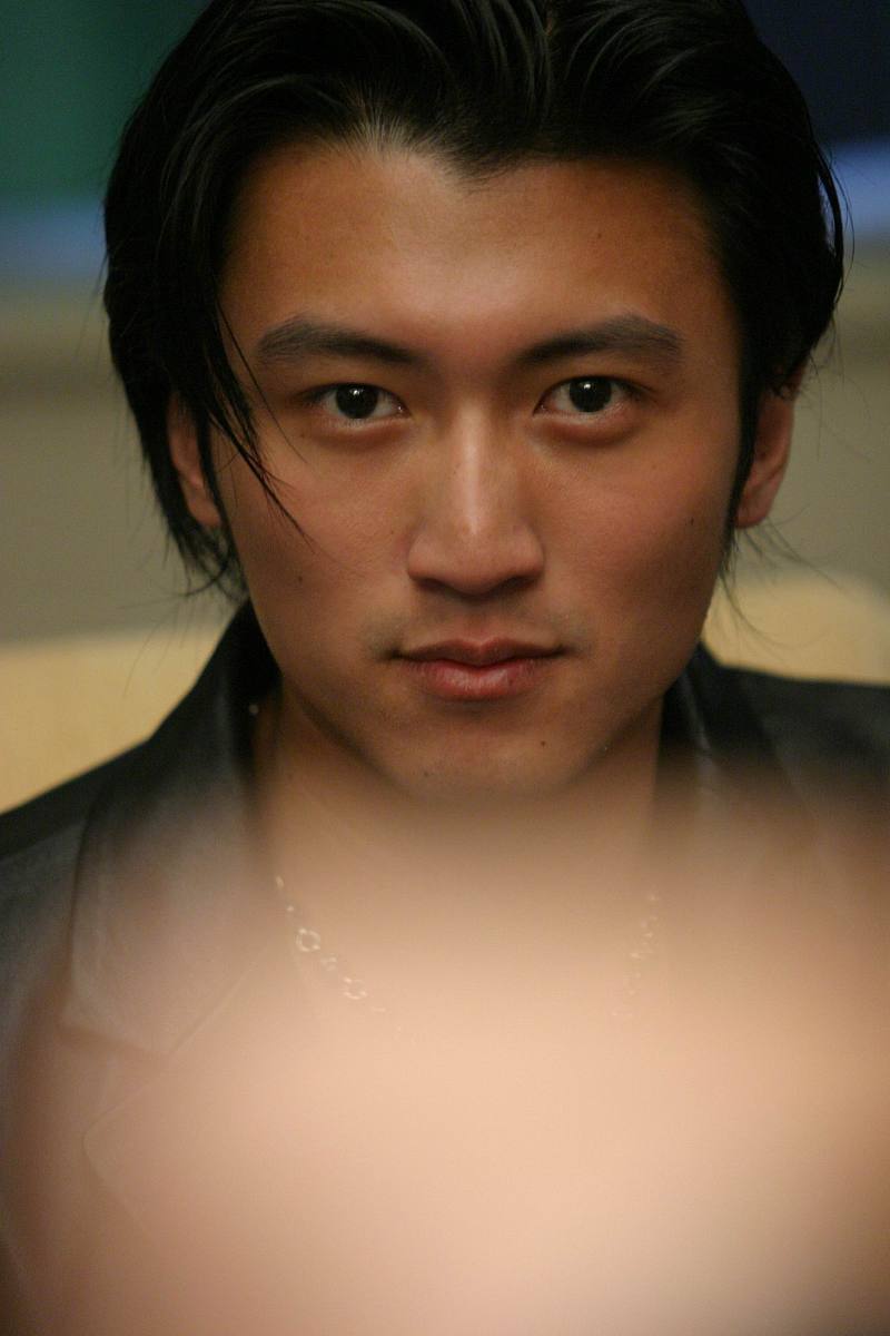 ***_***2004年9月20日,《新警察故事》在上海举行新闻发布会.主演谢霆
