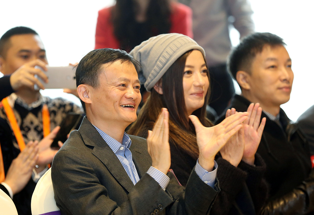 2015年02月15日,浙江杭州,"薇爱之力,为爱扎堆"100万扎堆公益基金捐赠