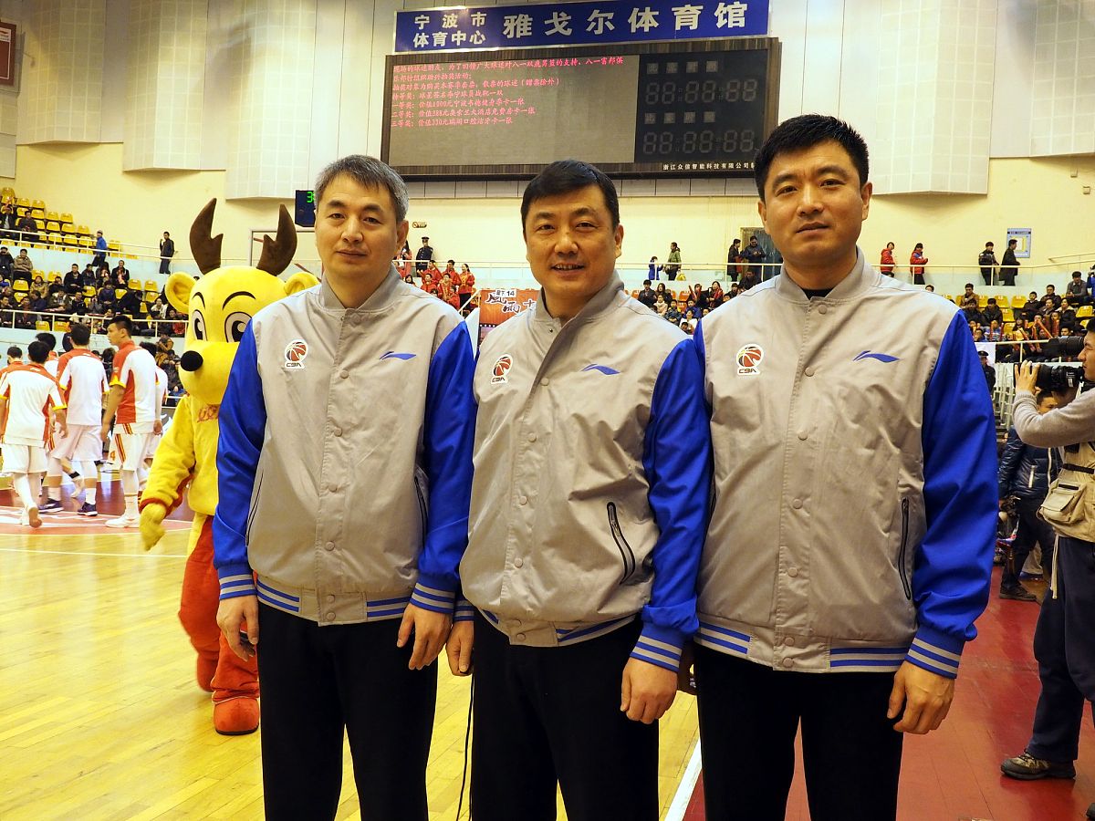 帮我写一个申报事项说明单位为宜昌市体育运动学校内容为2023年运动员及教练员服装采购