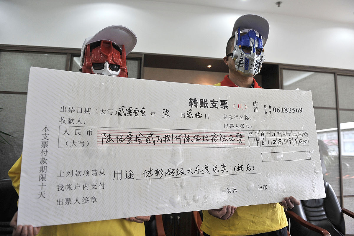 那我们做个游戏你是预言家我们合作购买大乐透但需要你从1-35的区间里选择5个号码从1-12的区间里选择2个号码组成一组7位数的号