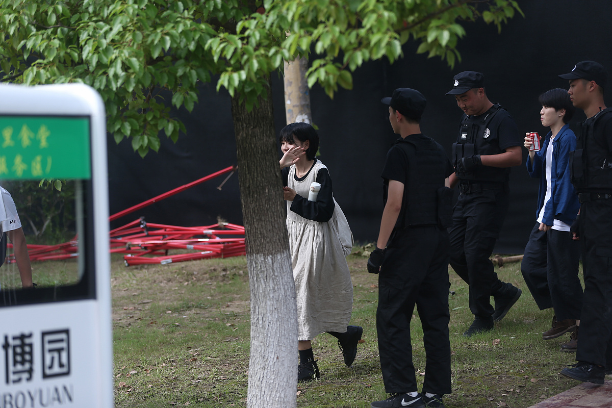 伤感民谣《去看海》：关于爱情和回忆的海洋